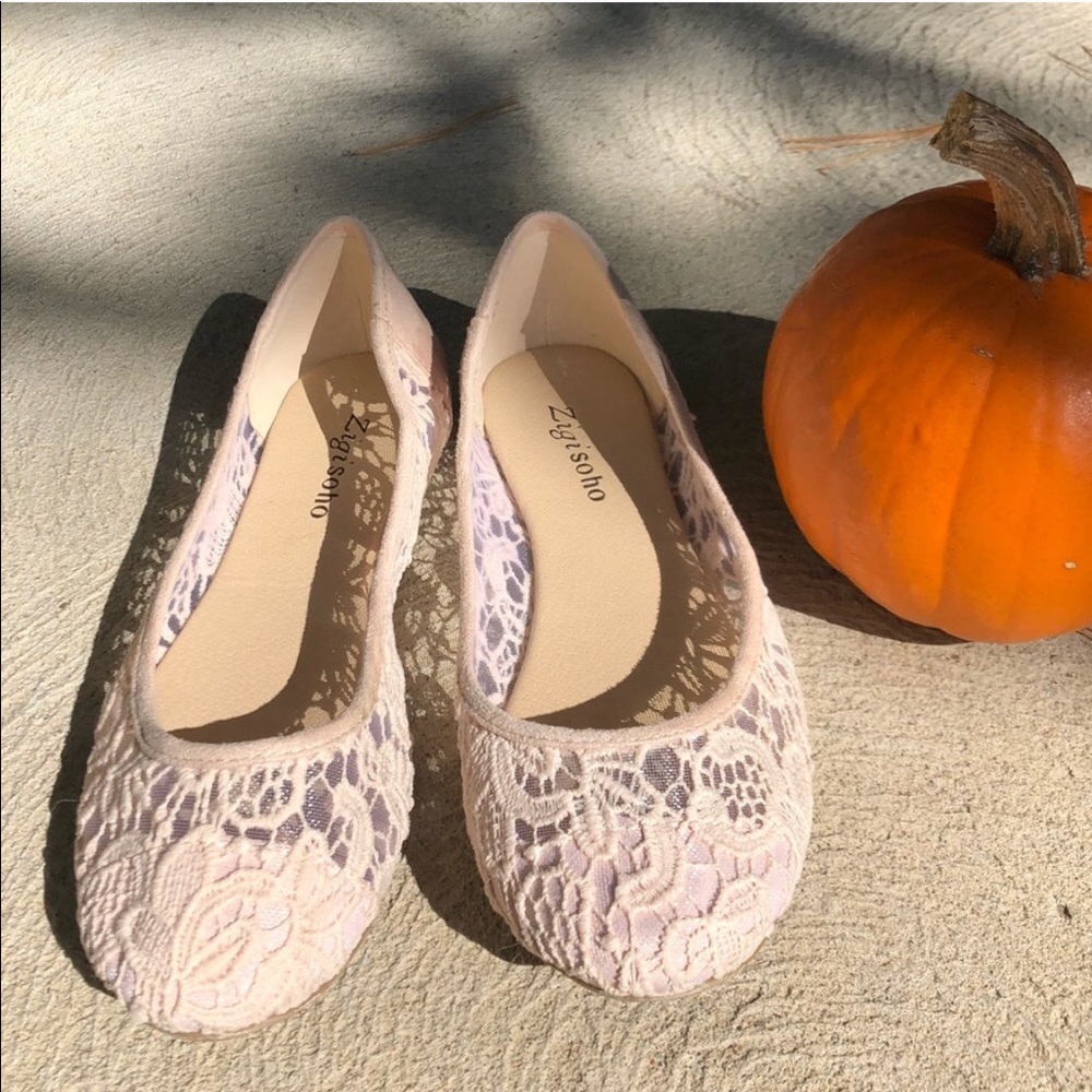 Cream Lace Flats!